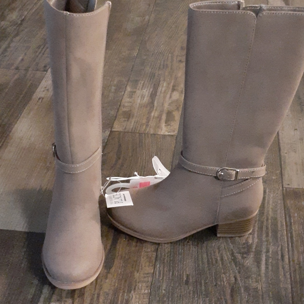 Girls boots